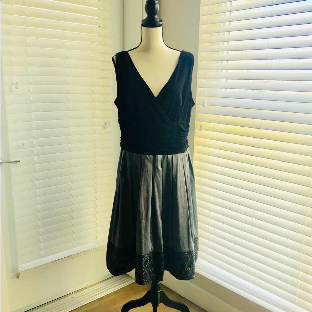 S.L. Fashions Sleeveless Black and Gray Dress